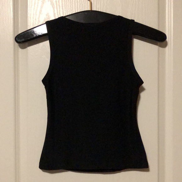 Boat-Neck Printed Black Sleeveless Top - Picture 2 of 4